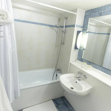 Отель Campanile Nature - Ermont 3*